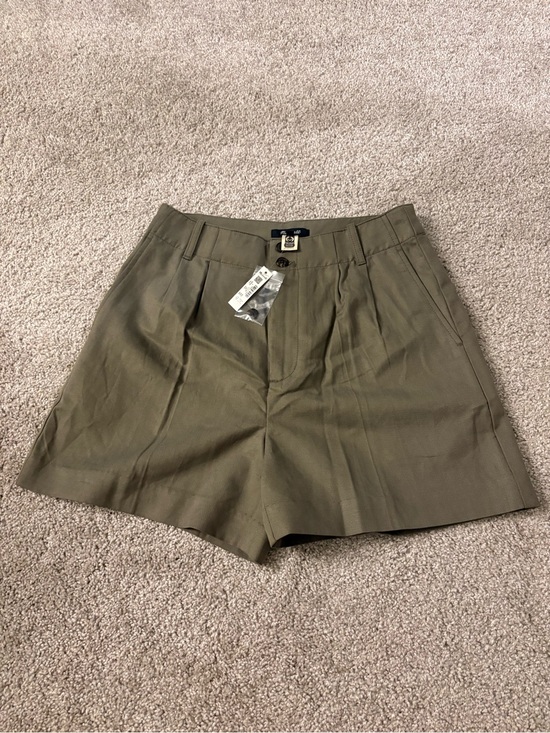 Madewell Pants - Madewell Olive High-Rise Pleated Shorts